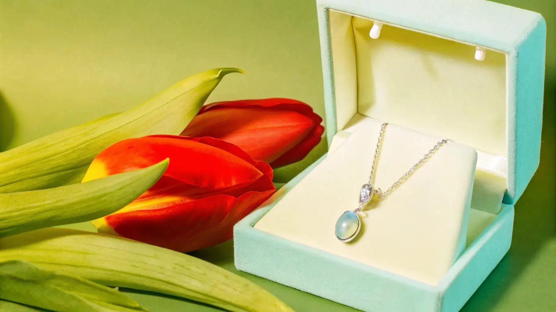 Vintage-Inspired Moonstone Jewellery Packaging: A Retro Revival - paper jewelry box moonstone jewelry