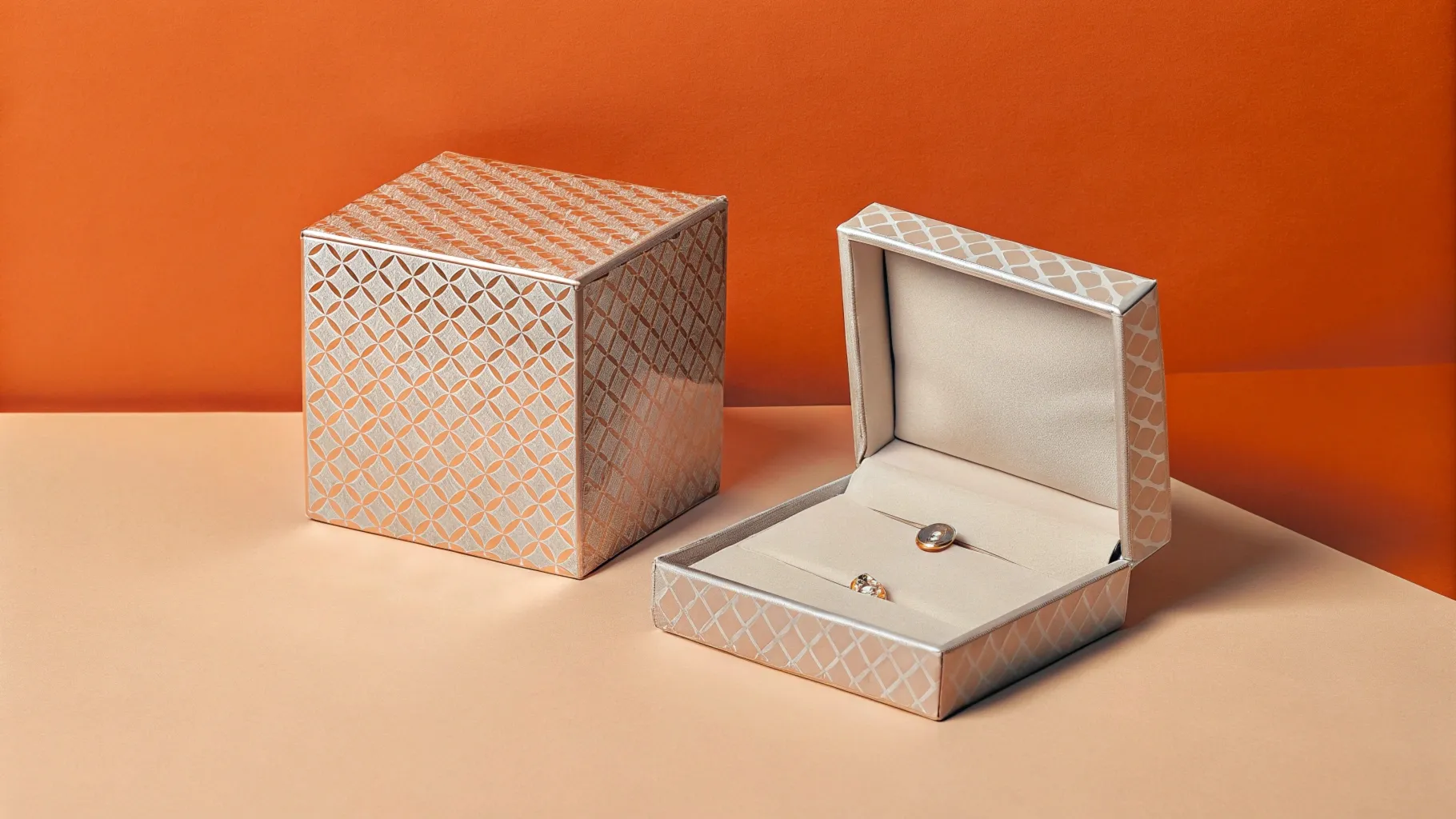 paper jewelry box with foiling technique outside
