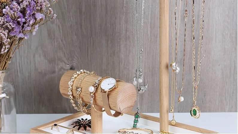 Top 12 Stuller Packaging Trends for the Festive Season: Sustainable and Elegant Ideas - stuller jewelry displays