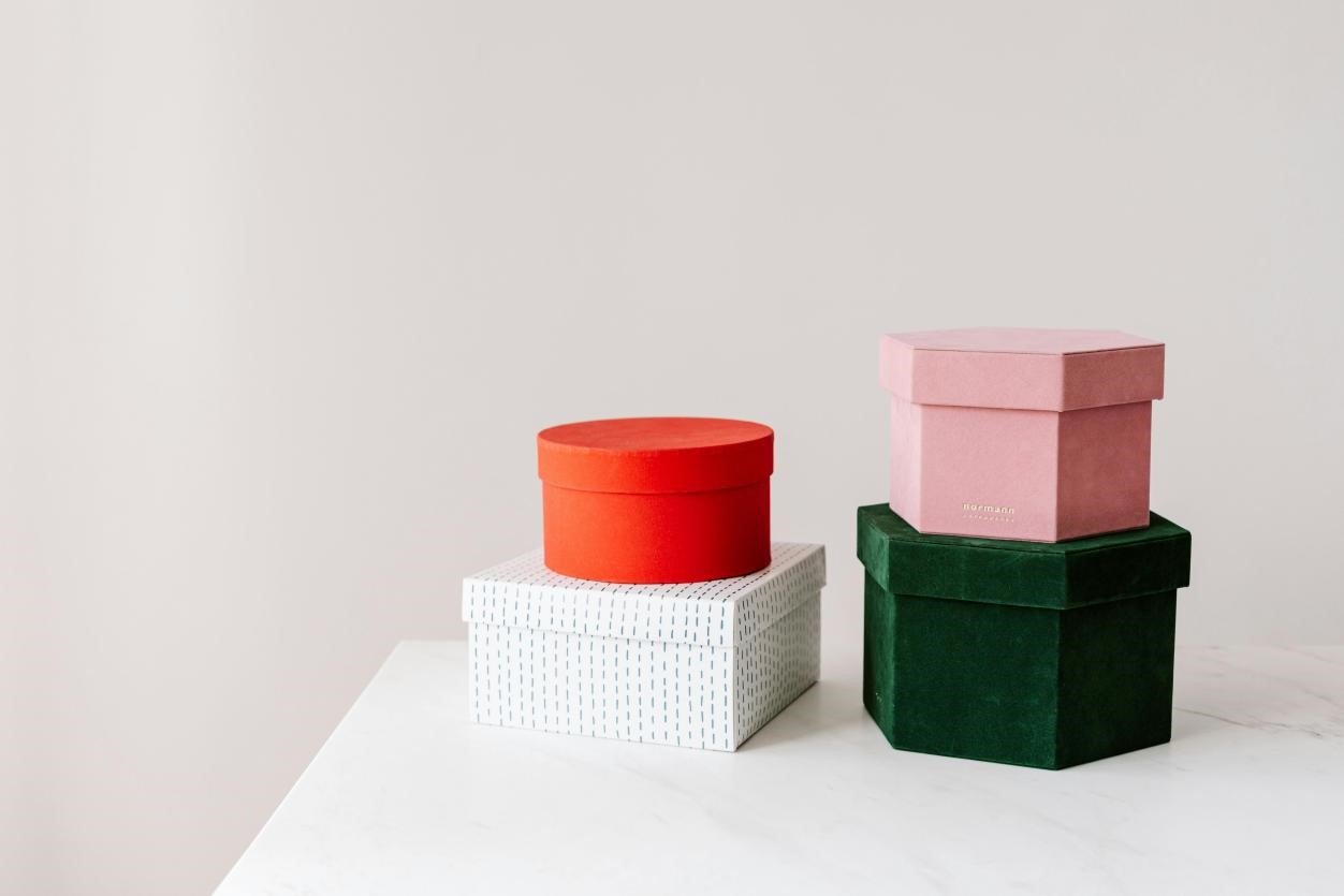 Elevating Monet Jewelry's Appeal: 6 Creative Packaging Ideas to Boost Sales - various shape of jewelry gift box