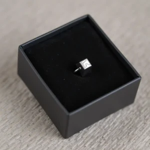 Vertical Labret Jewelry Packaging | Custom Designs by Richpack for Modern Elegance - vertical labret jewelry packaging