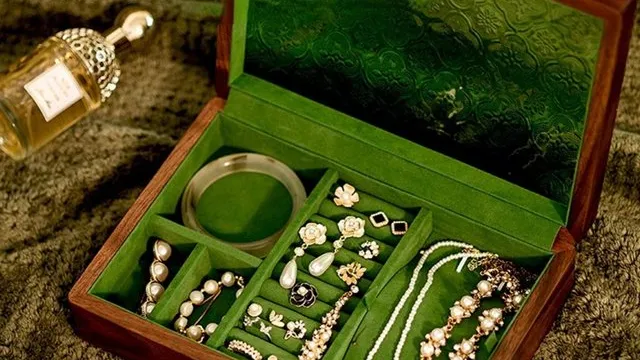 Vintage-Inspired Moonstone Jewellery Packaging: A Retro Revival - vintage inspired moonstone jewellery storage box