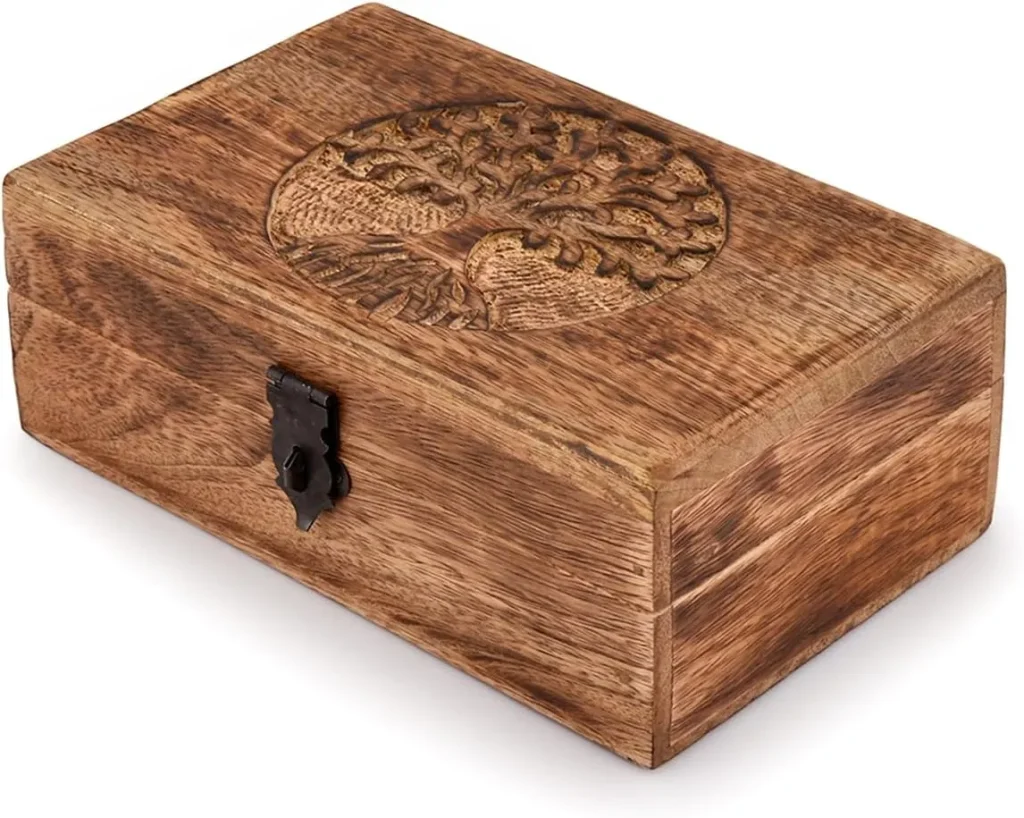 9 Eco Art Deco Jewelry Packaging Ideas Better than Traditional Options - Art Deco Jewelry wood box with lock