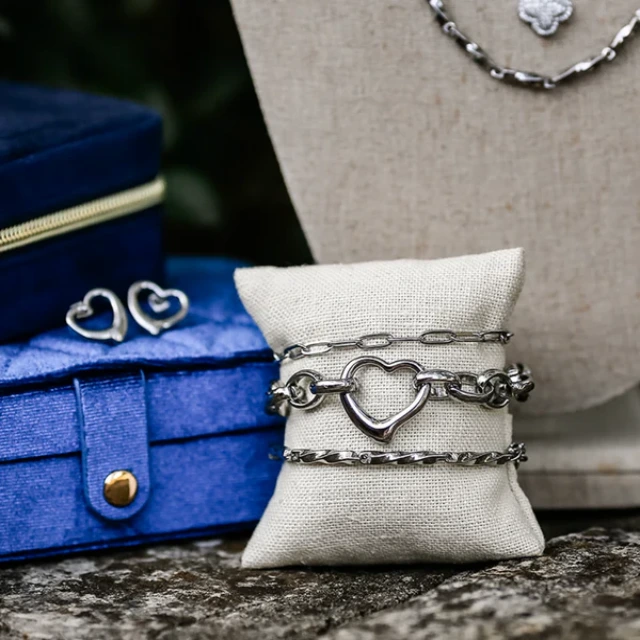 Luxurious Velvet Quilted Jewelry Cases | Made of Thick Velvet with Delicate Compartments - Embroidered Quilted Boxes10