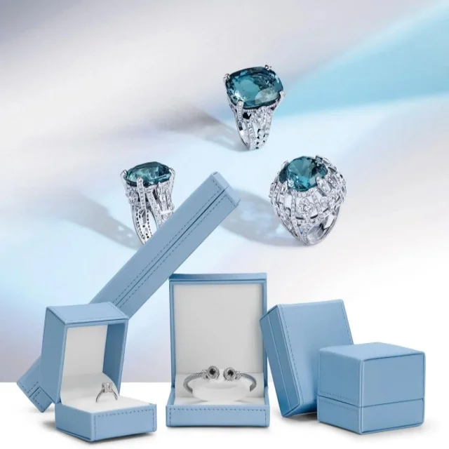 Gift Box for Travelers - Practical & Organized, a Great Travel Companion. - Velvet jewelry case 057