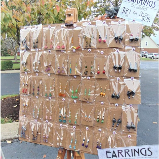 Custom Earring Cards for Jewelry Display - Tailor-Made Earring Cards to Present Your Earrings - custom earring cards3