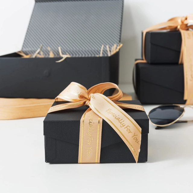Elegant Flip Top Gift Boxes with Magnetic Catch - Adding a Touch of Sophistication - flip top gift boxes with magnetic catch1