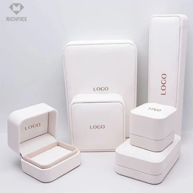 Leather Gift Box - The Elegant Present Solution, with Fine Leather & Customizable Embellishments. - zt66 (1)