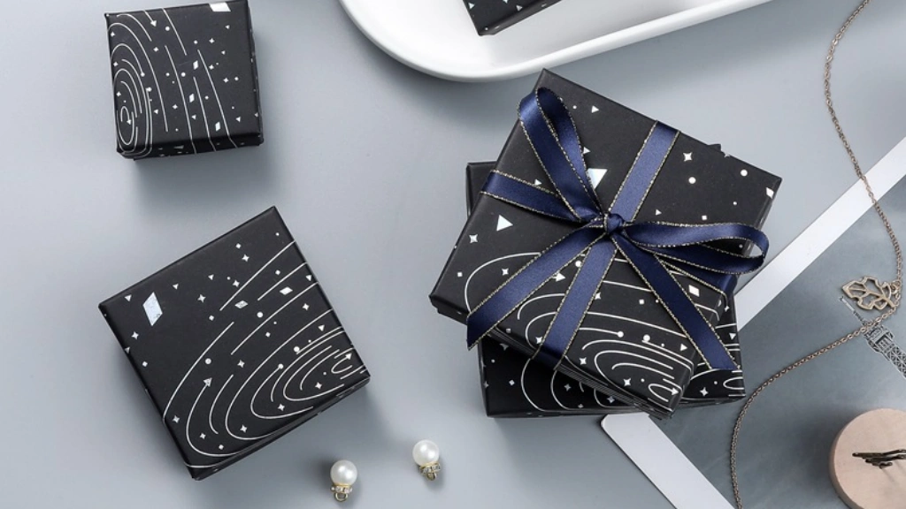 The Secret Guide to Buying the Perfect Small Necklace Box - The Secret Guide to Buying the Perfect Small Necklace Box0