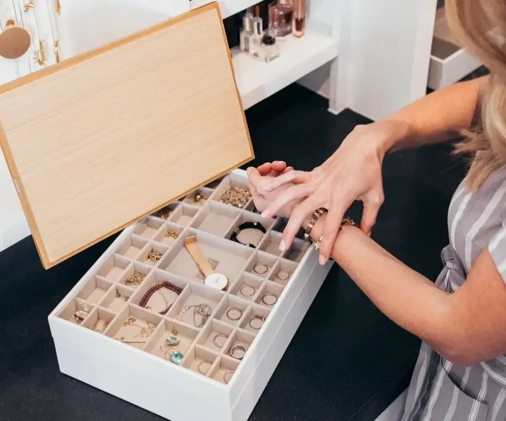 The Ultimate Guide to Small Jewelry Boxes: Everything You Need to Know - The Ultimate Guide to Small Jewelry Boxes8