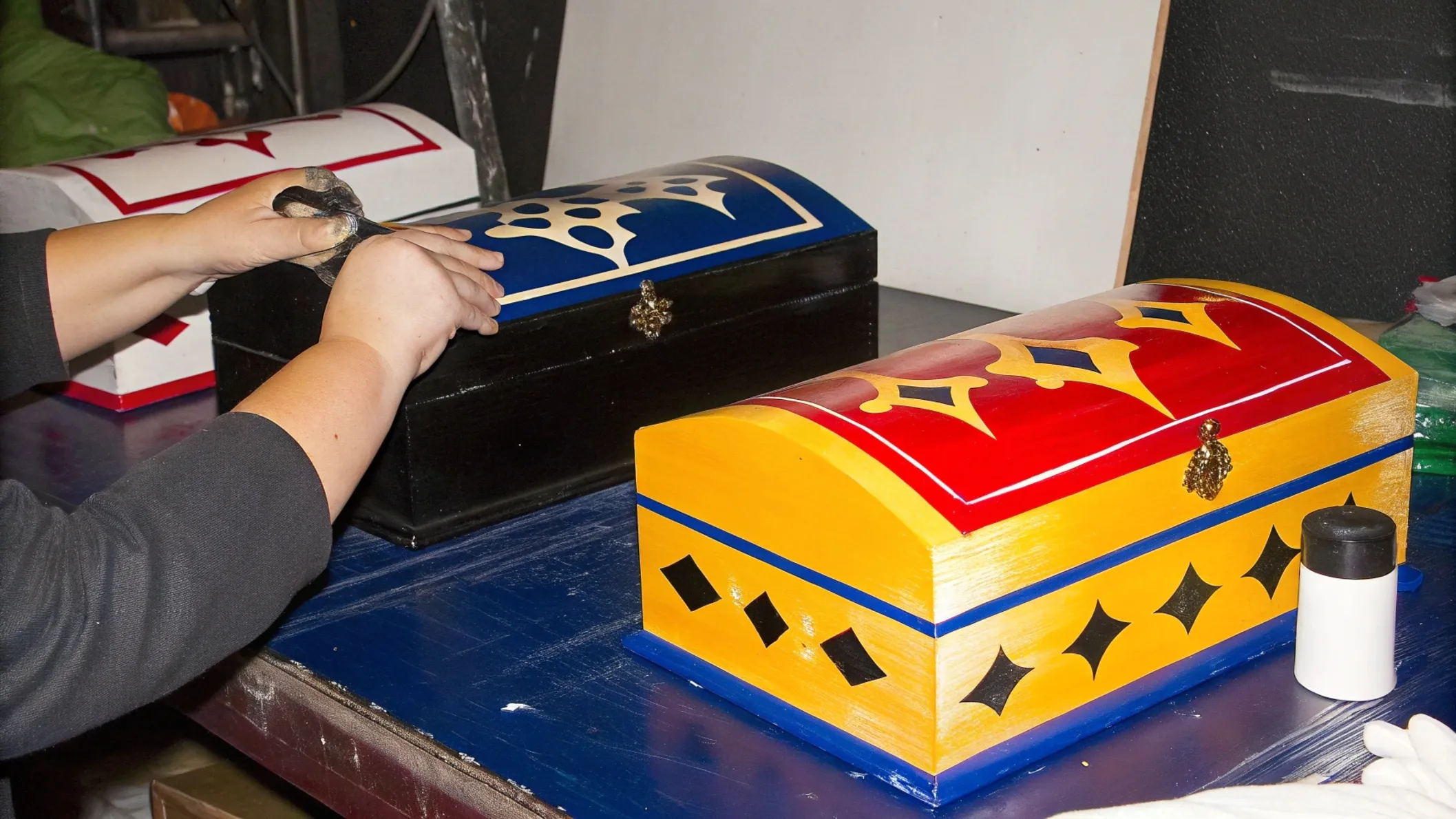 jewelry boxes varnish process