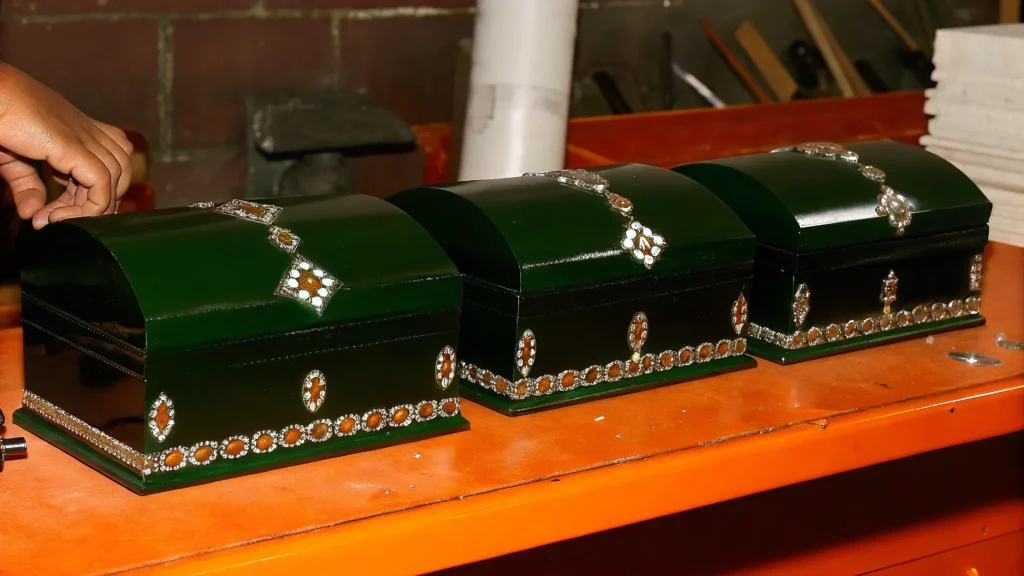 jewelry boxes varnish tech
