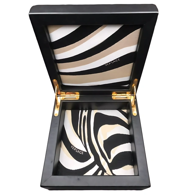 Elegant and Compact Small Necklace Box - Perfect for Display and Protection - medusa jewelry packaging (3)