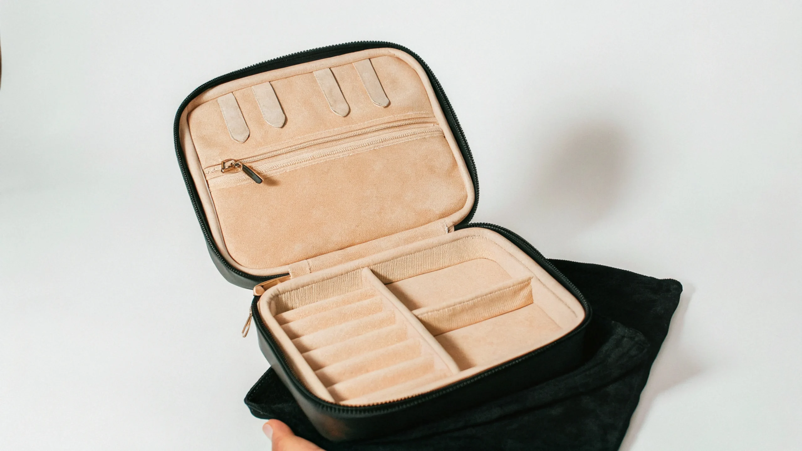 Guide to Small Travel Jewelry Cases: Keep Your Accessories Organized on the Go - small travel jewelry case (3)