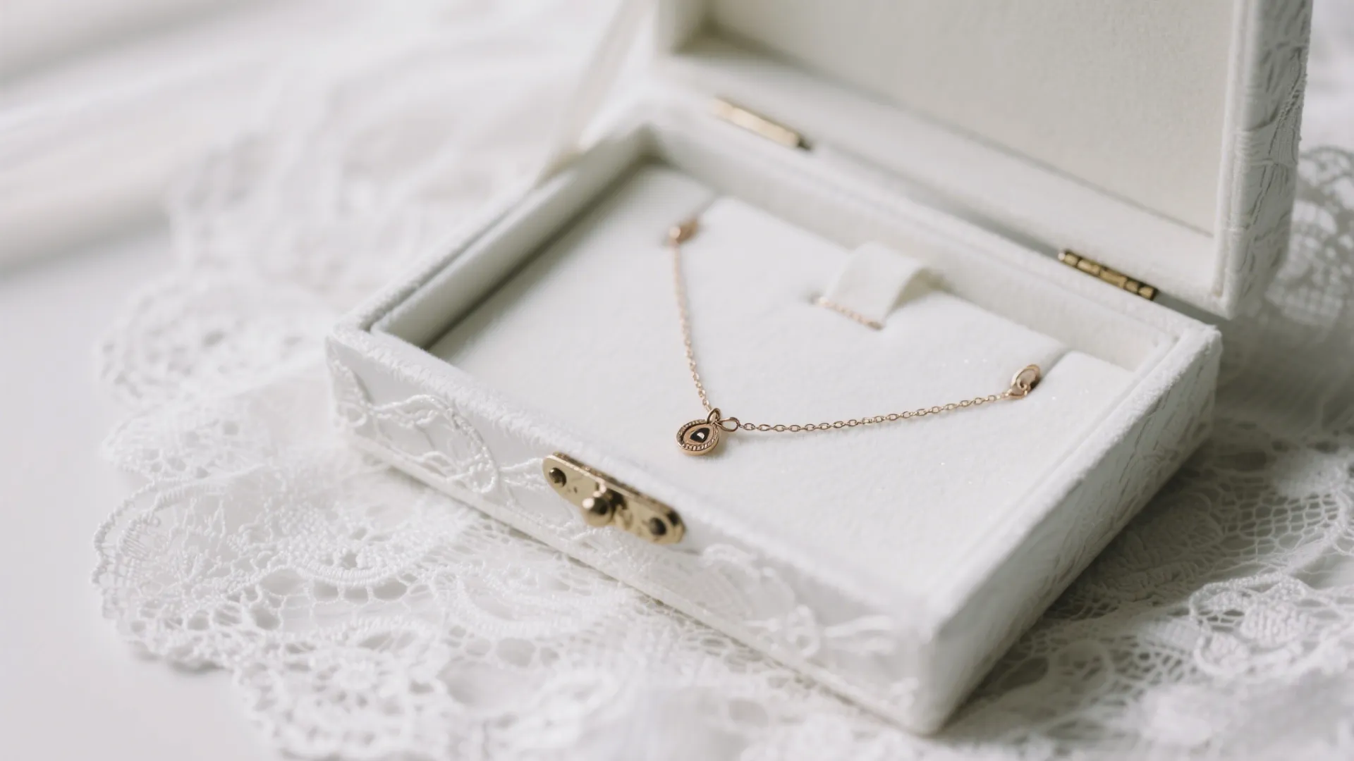 Custom Jewelry Case for Your High-End Jewel