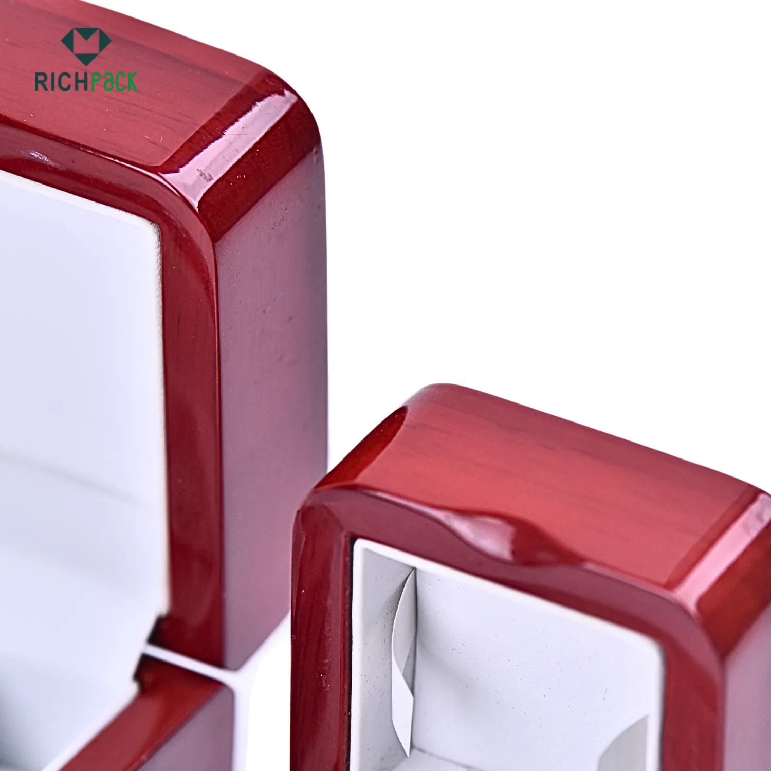 Biodegradable Jewelry Packaging with Personalized Designs 004