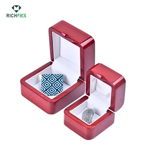 Biodegradable Jewelry Packaging with Personalized Designs 005