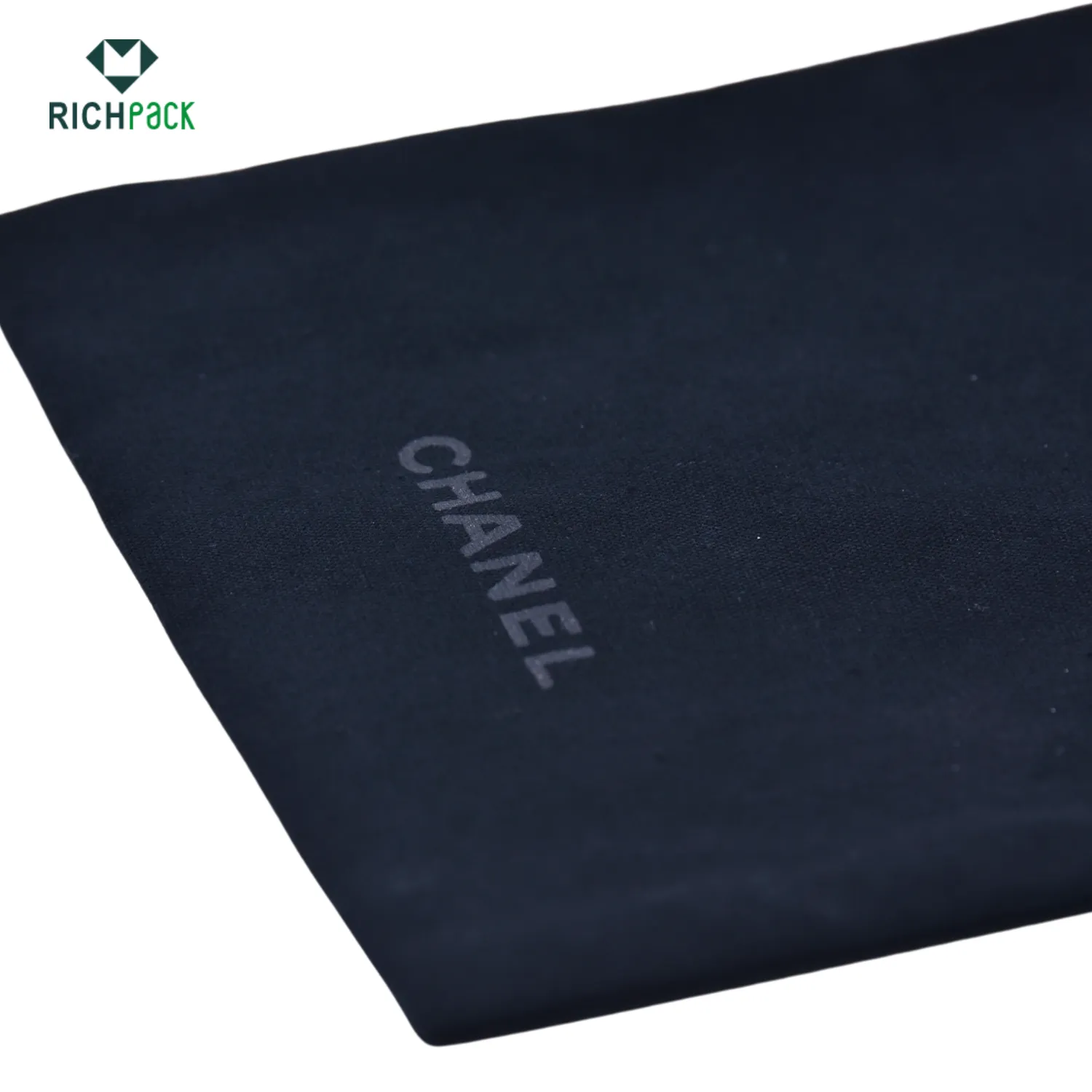 chanel black jewelry pouch 004