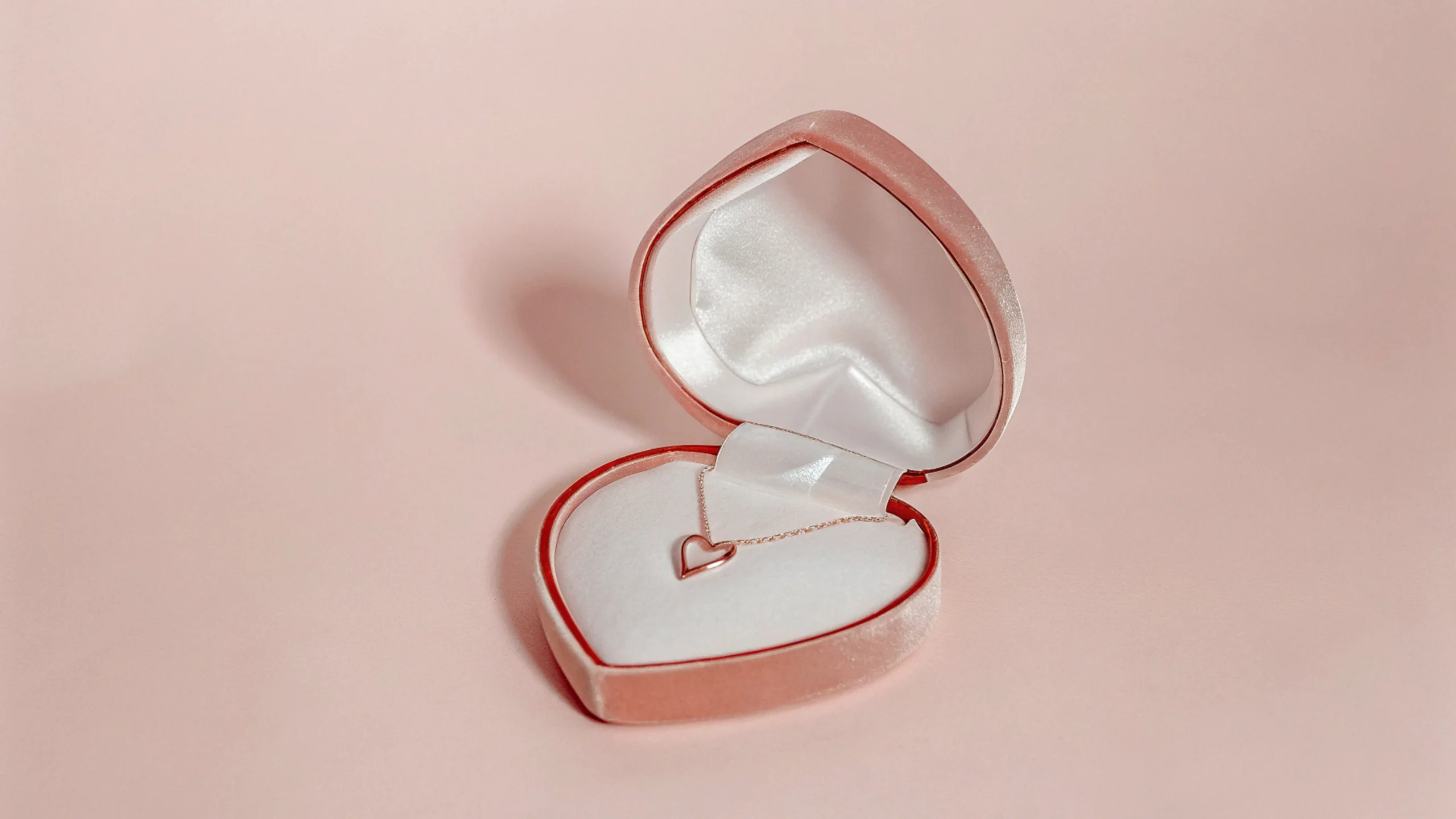 heart shape velvet wedding engagement necklace