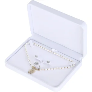 Enhance your necklace storage with a small jewelry box featuring adjustable compartments for maximum space utilization, ideal for both travel and limited home storage.