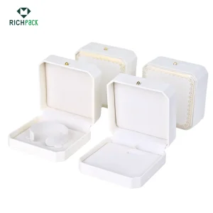 біла коробка Cartier 002