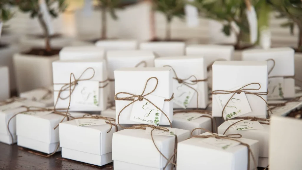 white gift box design ideas 007