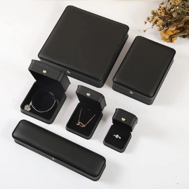 Jewellery Gift Box Pearl White | Custom Packaging by Richpack - jewelry necklace case 5