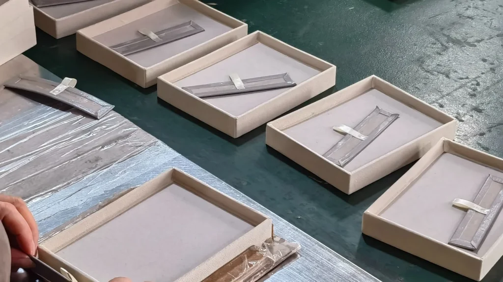 jewelry packaging filling operation