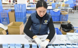 Packaging Manufacture - put in the lining step