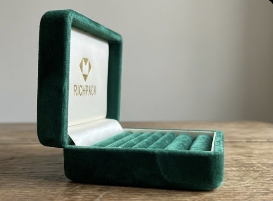 How to Choose the Perfect Vintage Velvet Ring Box for Your Business - With Lid & Flip Top Style