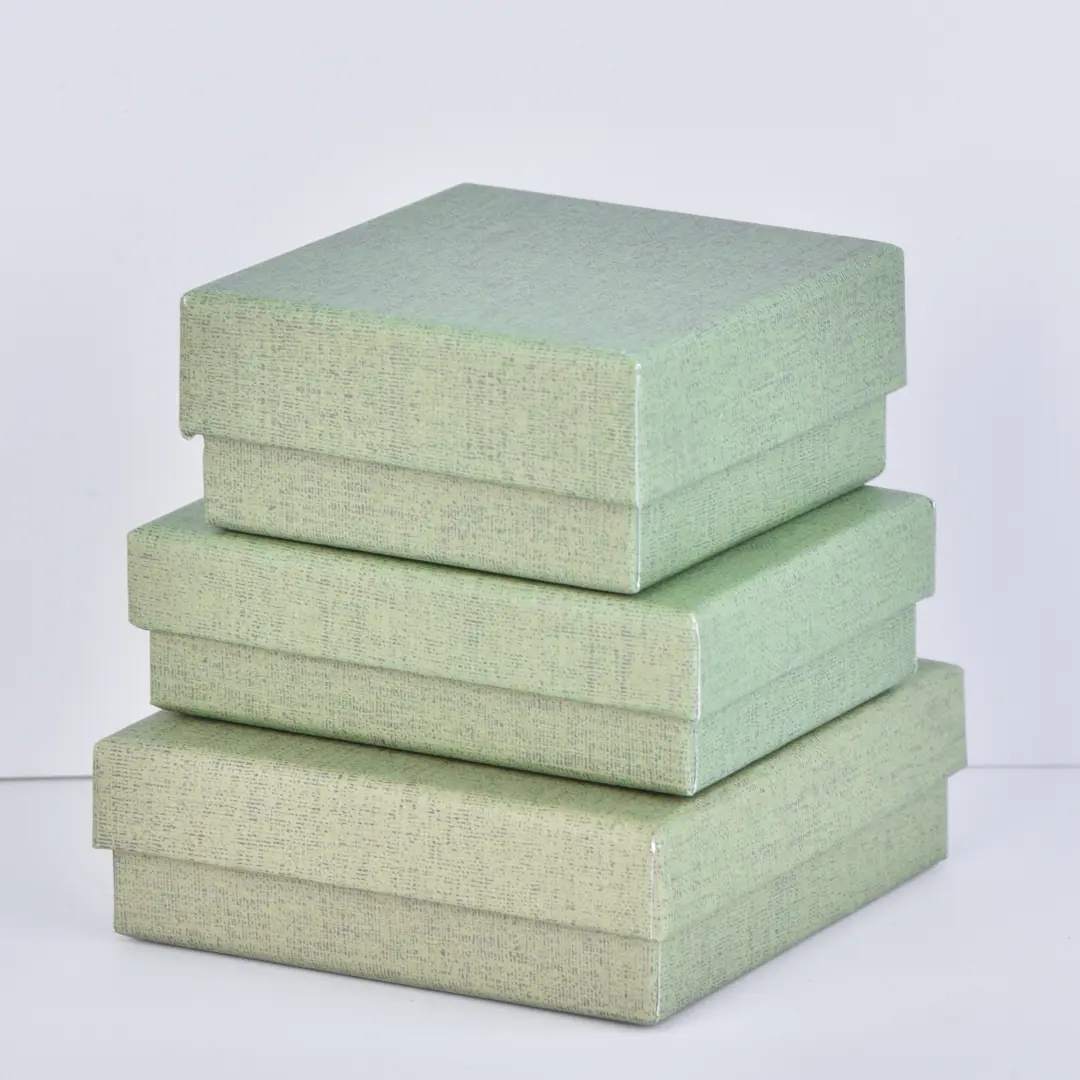 Green Gift Box With Lid - Jewelry Packaging | Specialty Paper In Stock - green box with lid (4)