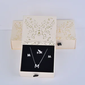 Sacs cadeaux en papier mat ivoire avec poignées en ruban - Sacs en papier personnalisés pour bijoux (11 x 12 x 6 cm) - Boîte cadeau pour bijoux motif papillon