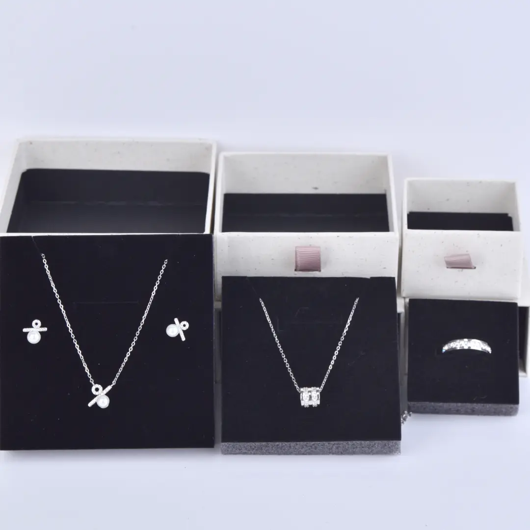 Custom Jewelry Packaging Boxes - 9x9x3.5cm Custom Logo Recyclable Gift Box - Custom Jewelry Packaging Boxes5