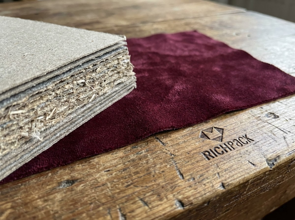 The Future of Vintage Ring Boxes in Luxury Jewelry Packaging - Recycled Velvet and Innovative Textile Applications