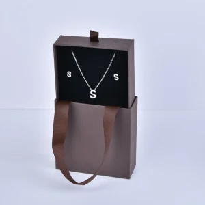 Boîte cadeau coulissante en papier kraft 9 x 9 x 3.5 cm | Boîte à bijoux carrée avec poignée - Slider Paper Gift Box3