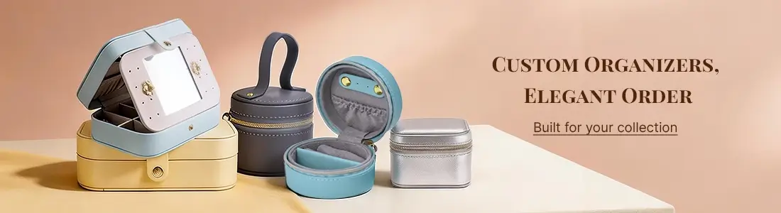 Organizzatori di gioielli personalizzati in colori pastello e metallici, con scomparti e specchi integrati per una conservazione elegante.