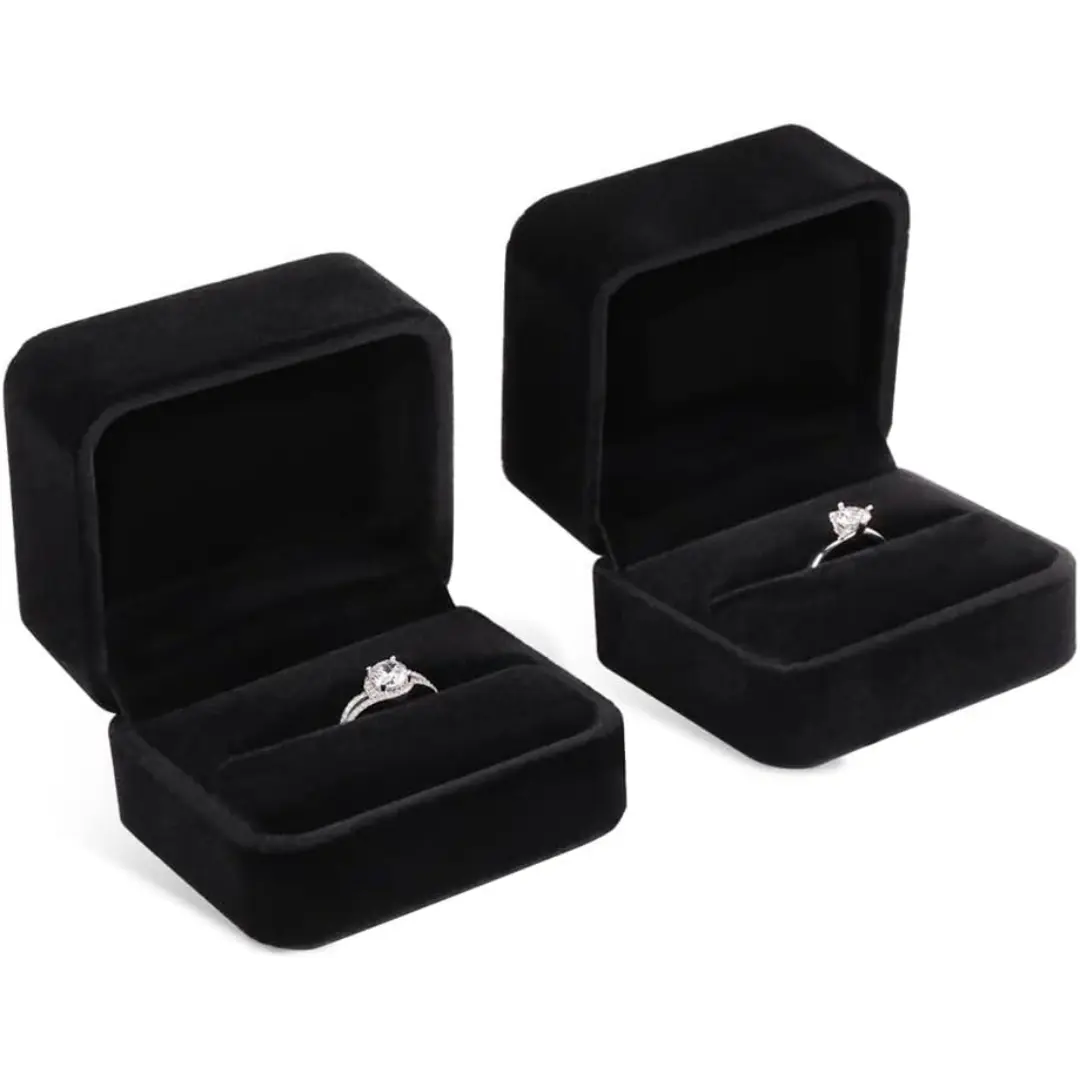 Gravert treboks med dobbel ring | Svart smykkeemballasje i tre | Richpack - Oppbevaringsboks med dobbel ring for 4